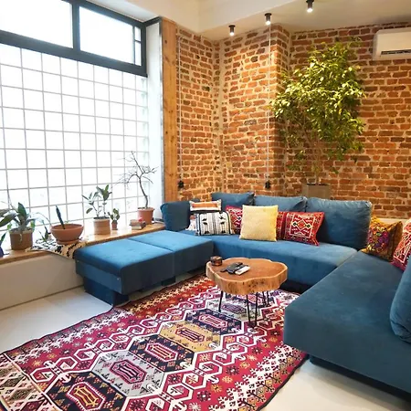 Modern And Spacious 3-bedroom Entire House Sofya
