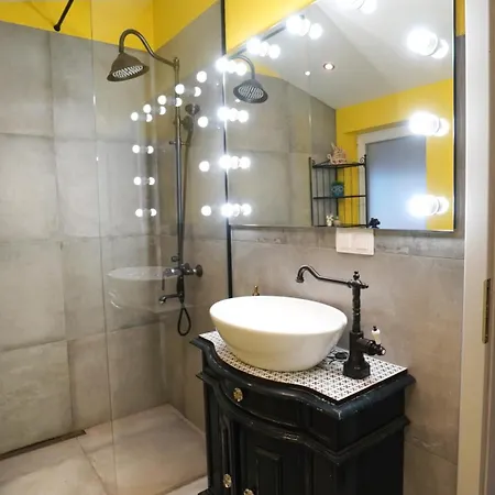 Modern And Spacious 3-bedroom Entire House Sofia