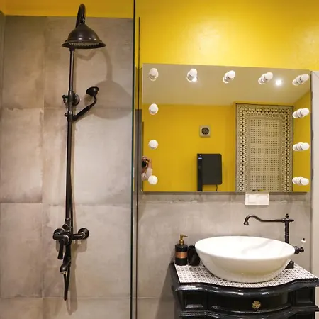 Modern And Spacious 3-bedroom Entire House Apartment